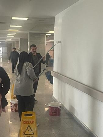 Kocaeli Devlet Hastanesinin duvarlarına, kadın eli değdi