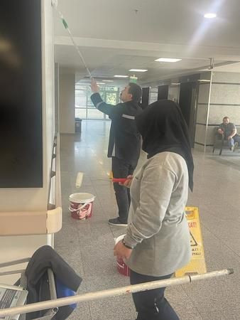 Kocaeli Devlet Hastanesinin duvarlarına, kadın eli değdi