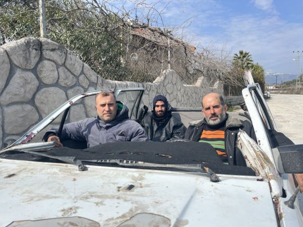 Deprem bölgesindeki bu otomobili görenler gözlerine inanamadı