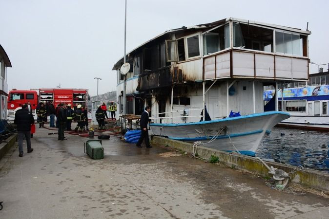 İzmit Marina'da tekne restoran yandı