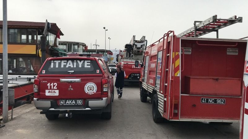 İzmit Marina'da tekne restoran yandı
