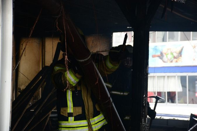 İzmit Marina'da tekne restoran yandı