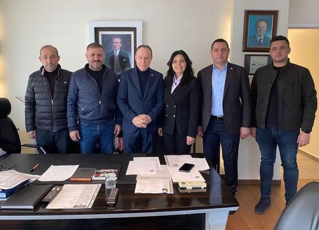 İYİ Partili başkanlar Erenkaya’ya gitti