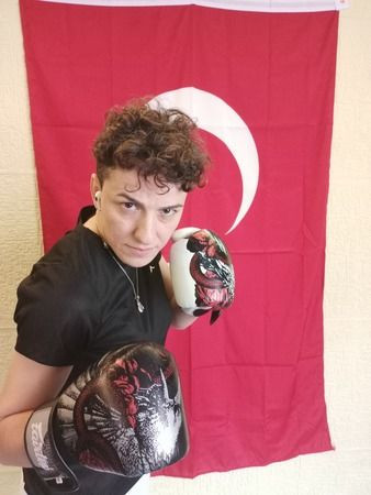Deli Kız ringlere geri döndü