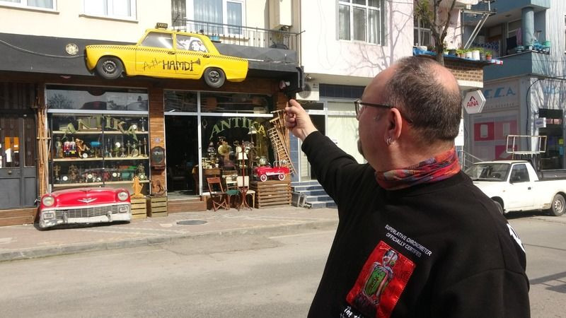 Fiyatlara kızdı, efsane otomobili ortadan kesip bakın ne yaptı!
