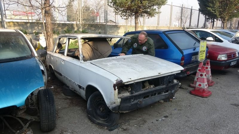 Fiyatlara kızdı, efsane otomobili ortadan kesip bakın ne yaptı!