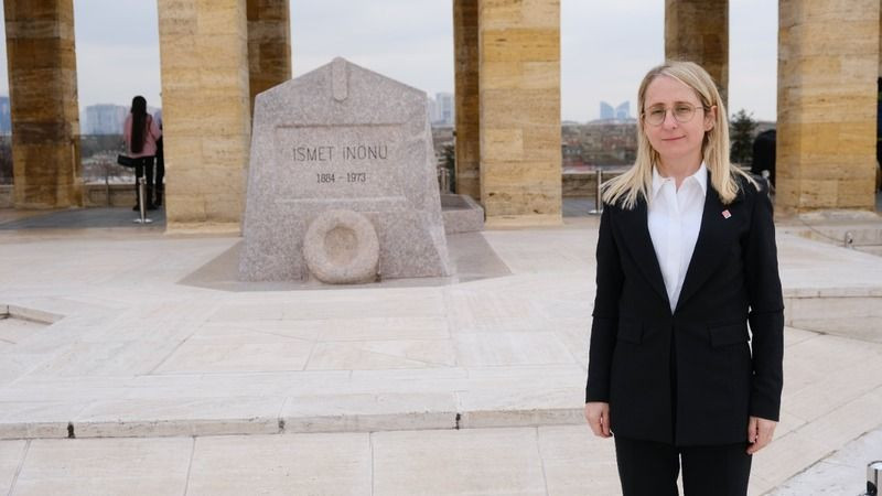 Önce Anıtkabir’e, sonra emanetine… Arzu Türkkal Enç aday adaylığı başvurusunu yaptı