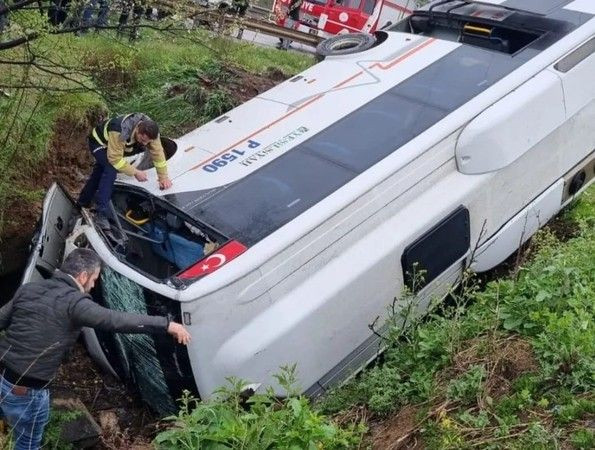 Kocaeli'de işçi servisi şarampole uçtu, çok sayıda yaralı var