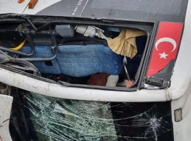 Kocaeli'de işçi servisi şarampole uçtu, çok sayıda yaralı var