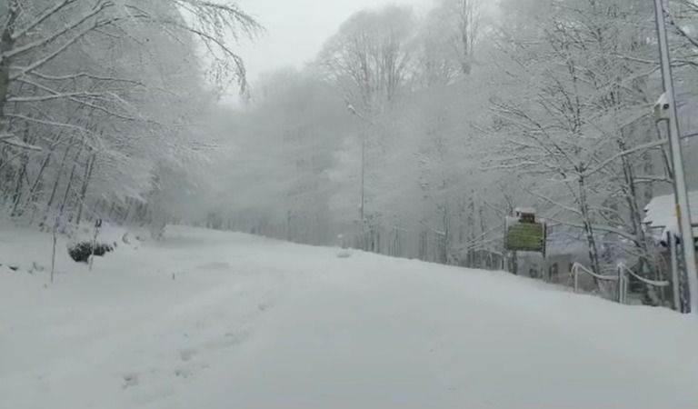 Bağçeşme’de karla karışık yağmur, Kartepe ve Eriklitepe'de lapa lapa kar