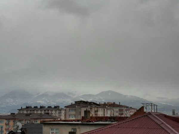 Bağçeşme’de karla karışık yağmur, Kartepe ve Eriklitepe'de lapa lapa kar