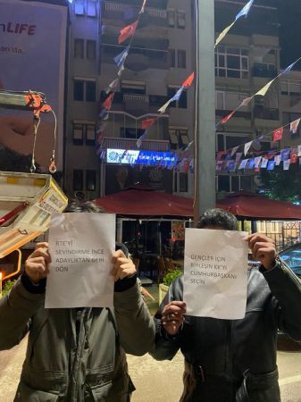 Kocaeli’de gençler il binası önünde İnce’nin adaylıktan çekilmesini istedi!