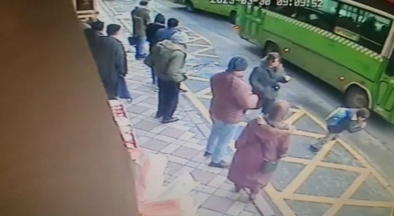İzmit'te kazanın hayattan kopardığı 8 yaşındaki Ömer'in son anları kamerada