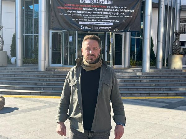 İzmit Belediyesi önünde yakalanmayı bekledi! “Suçlu arıyorsa adresi burası”