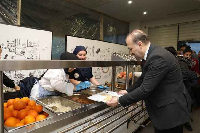 Şahin Talus depremzedeler ile iftar yaptı