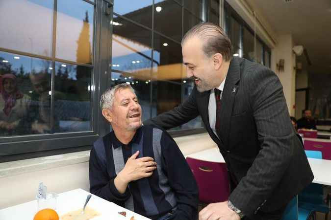 Şahin Talus depremzedeler ile iftar yaptı