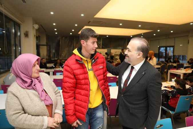 Şahin Talus depremzedeler ile iftar yaptı