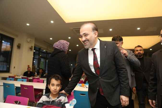 Şahin Talus depremzedeler ile iftar yaptı