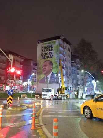 En görünür duvarı AKP kaptı!
