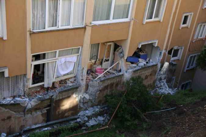 İstinat duvarı, binaların üzerine çökmüştü, Büyükakın, duruma el attı