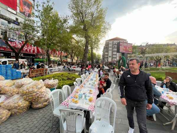 Geçen yıl Büyükşehir bu yıl İzmit Belediyesi Yürüyüş yolunda iftar