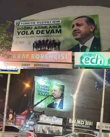 Erdoğan’ın afişi büyüdü Kılıçdaroğlu’nun afişi saldırıya uğradı