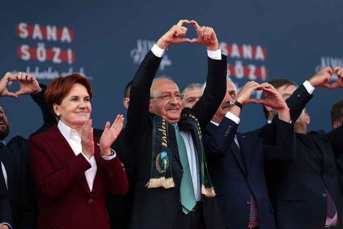Nail Çiler, Kılıçdaroğlu’ndan kopya çekerken yakalandı!