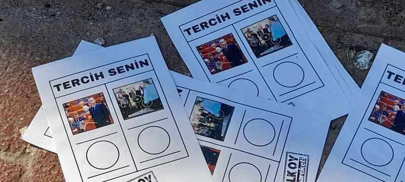 Gece yarısı sokaklara atıldı, Kocaeli'de tepki çeken broşürler!
