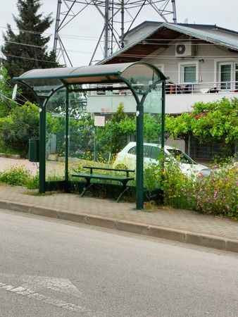 İzmit’te kamu malına yapıştıran yapıştırana