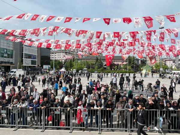 İşte AKP’nin medet umduğu kalabalık (!)