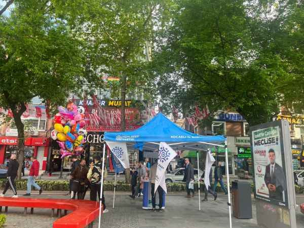 CHP’li gençlerin yerinde yeller esince… İncecilerden CHP karşısına stant