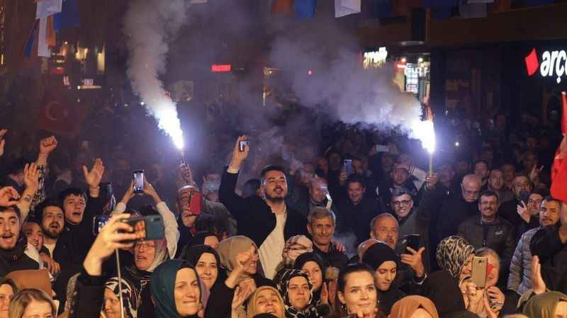Talus’tan CHP’ye Özgür Özel göndermesi: Ara sokak bile boş kaldı