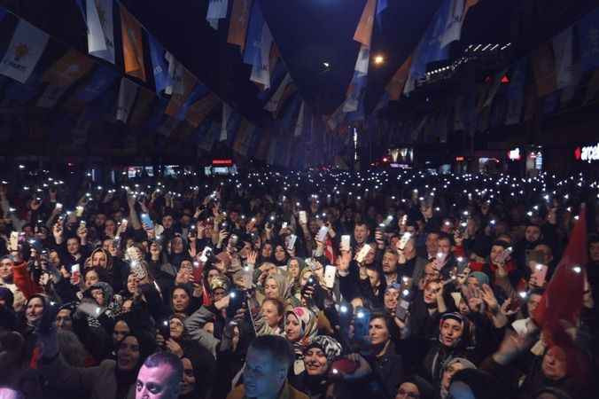 Talus’tan CHP’ye Özgür Özel göndermesi: Ara sokak bile boş kaldı