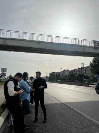 CHP’li gençlerden köprüye Sinan Ateş afişi!