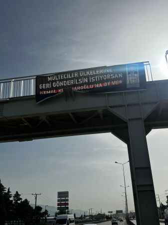CHP’li gençlerden köprüye Sinan Ateş afişi!