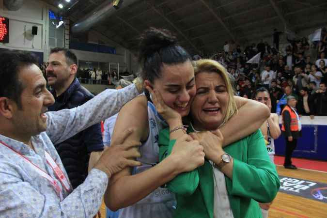 Hürriyet’in mutluluk gözyaşları
