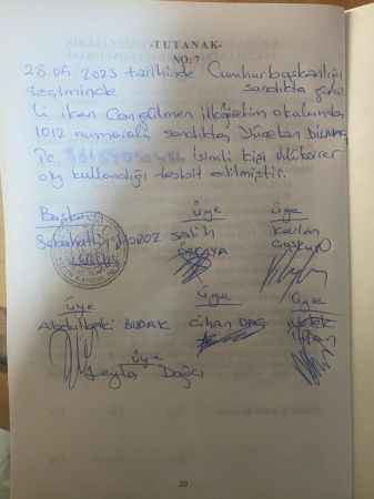 MHP’li yönetici iki sandıkta oy kullanmaya çalıştı!