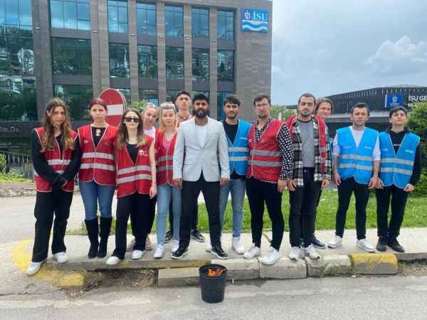 CHP’li gençler İSU’nun önünde fatura yaktı