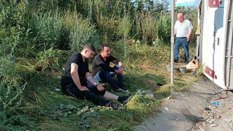 Kocaeli'de feci kaza! İşçi servisi TIR'a çarptı: 13 yaralı
