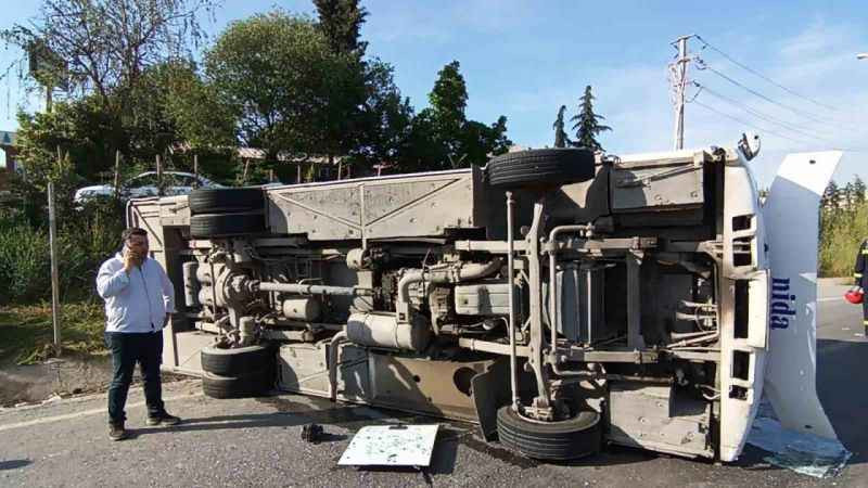 Kocaeli'de feci kaza! İşçi servisi TIR'a çarptı: 13 yaralı