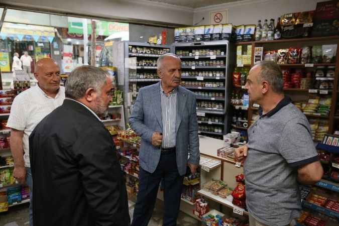 Belediye başkanı, maçına dahi gitmediği takımın kupasıyla şov yaptı!