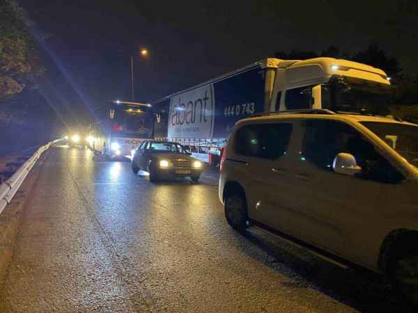Kocaeli'de feci kaza, araçlar takla attı, yaralılar var