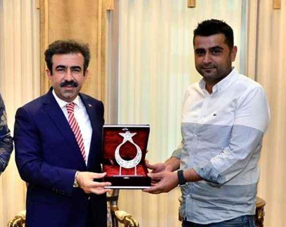 Kocaeli eski Valisi plaket vermişti, kuyumcu vurgunundaki rakam, dudak uçuklattı!