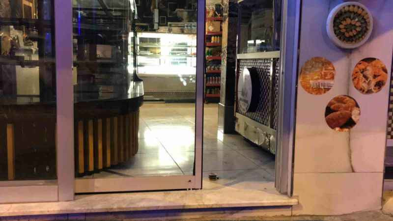 İzmit'te çalıştığı iş yerinde silahla vuruldu