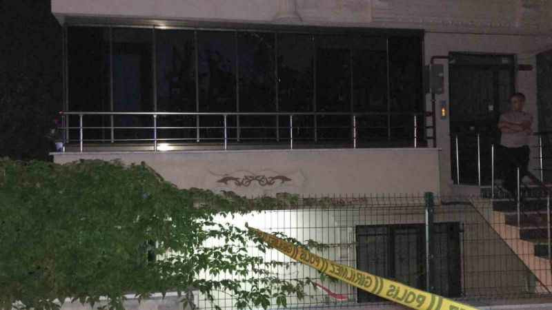 Kocaeli'de gece yarısı evi kurşunladı
