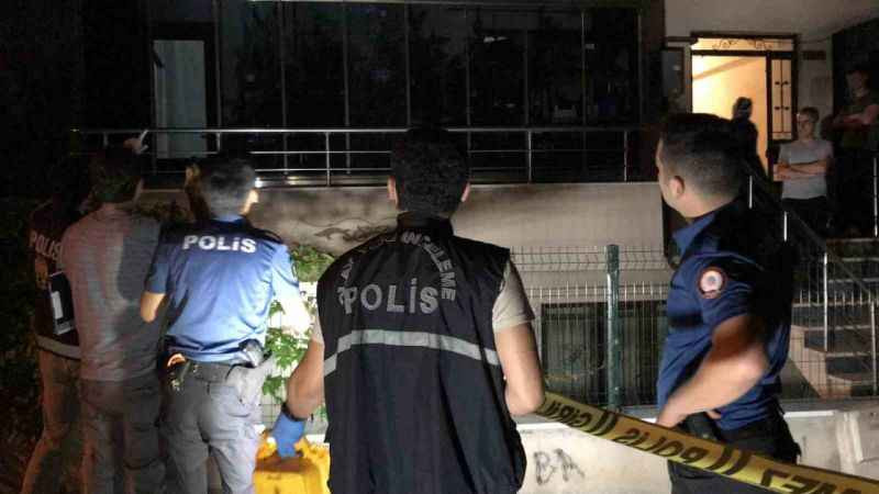 Kocaeli'de gece yarısı evi kurşunladı