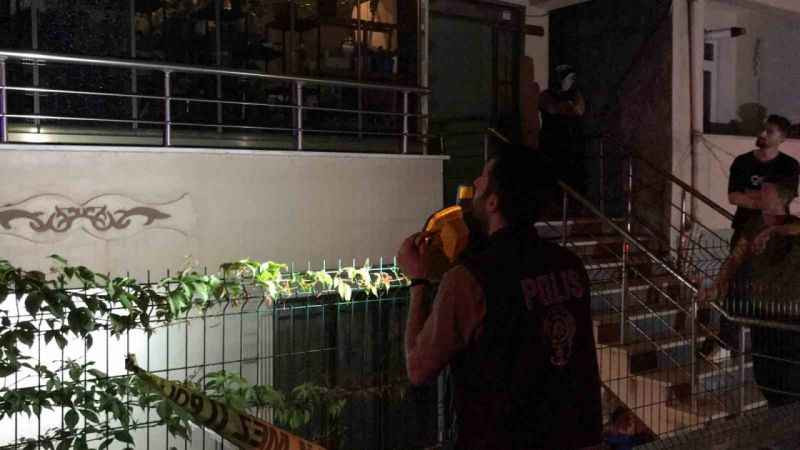 Kocaeli'de gece yarısı evi kurşunladı