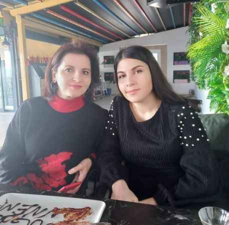 Kaybolan kızını gece gündüz sokak sokak arıyor