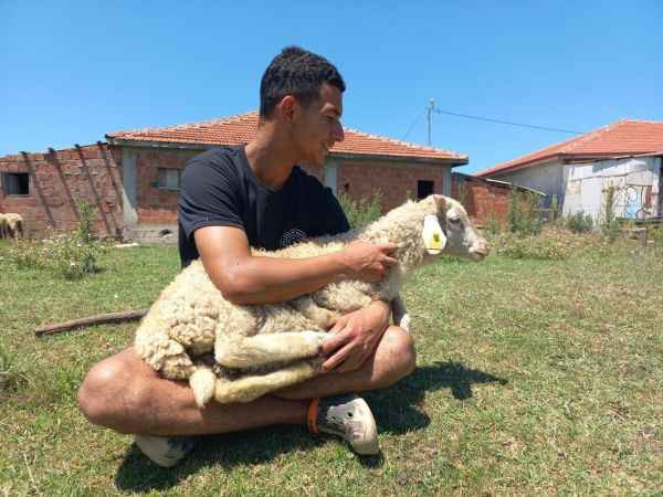 Kandıra'da çobanın sörf tutkusu!