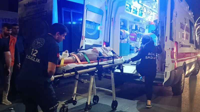 Otomobil ile motosiklet çarpıştı: Yolcu metrelerce savruldu